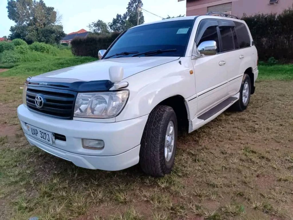 Rent a Land Cruiser V8 in Uganda